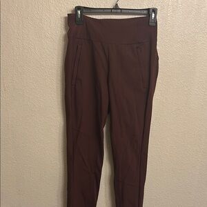 Athleta Women Headlands Hybrid Trek Tight  Burgundy Pants Size 4